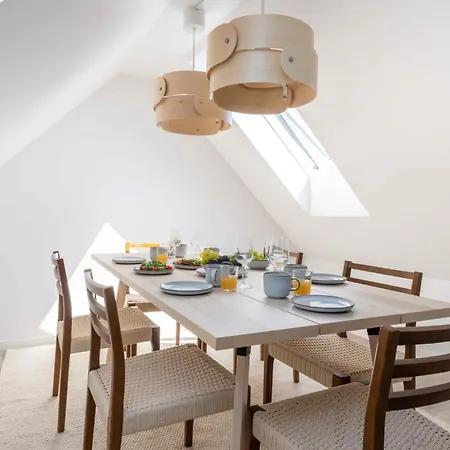 Lovely Flats In Vibrant Area Of Apartment *