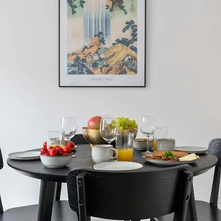 Lovely Flats In Vibrant Area Of Apartment *