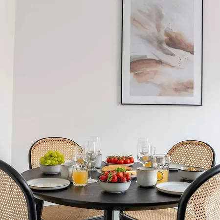 Apartment Lovely Flats In Vibrant Area Of