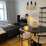 Lejlighed Lovely In Vibrant Area Of