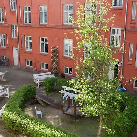 Lägenhet Lovely In Vibrant Area Of