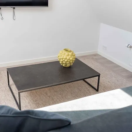 Lägenhet Lovely In Vibrant Area Of *