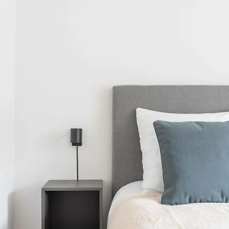 Apartman Lovely In Vibrant Area Of