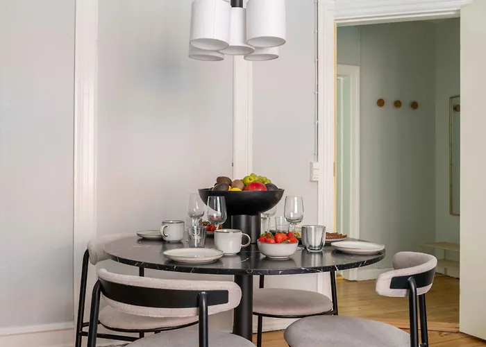 Lovely In Vibrant Area Of