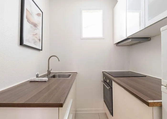 Lägenhet Lovely In Vibrant Area Of *