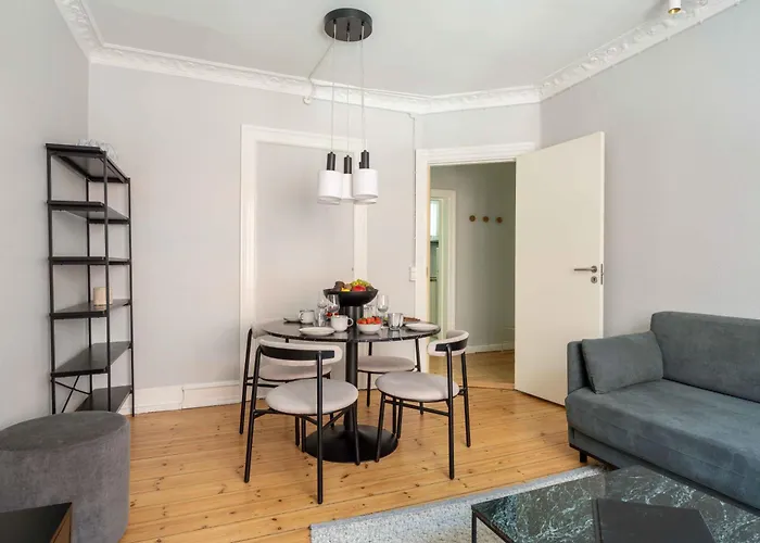 Lägenhet Lovely In Vibrant Area Of