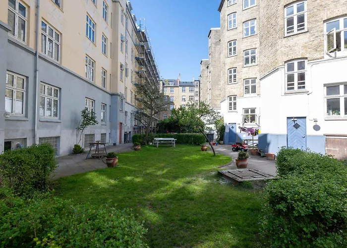 Lovely In Vibrant Area Of Köpenhamn