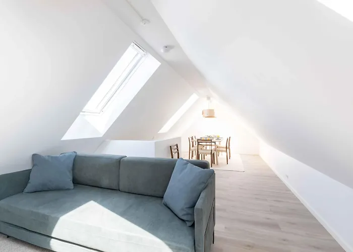 Lägenhet Lovely In Vibrant Area Of