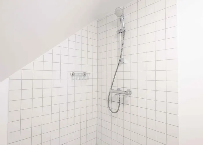 Lovely In Vibrant Area Of