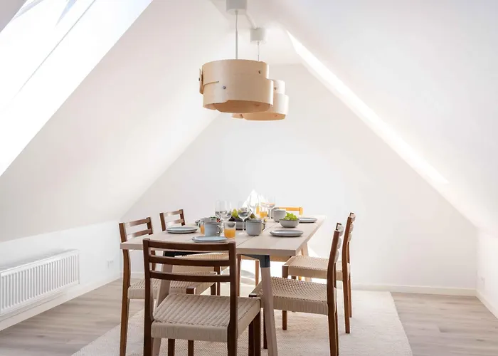 Lägenhet Lovely In Vibrant Area Of