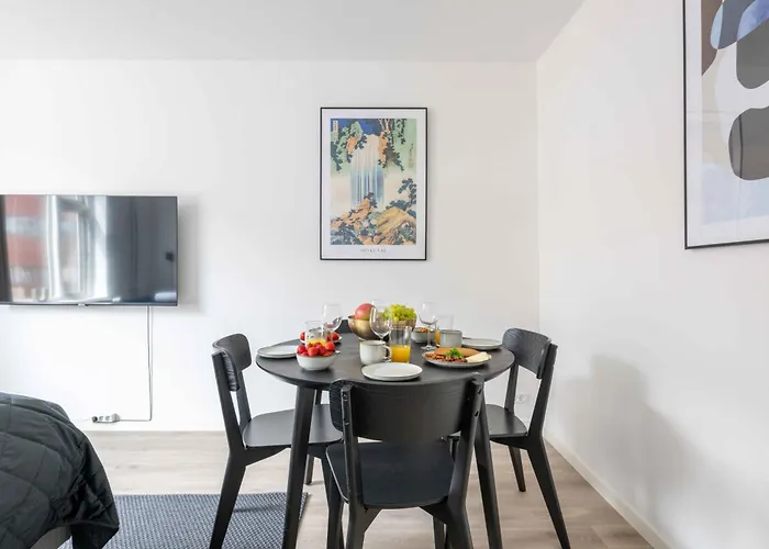 Lovely In Vibrant Area Of Lägenhet *