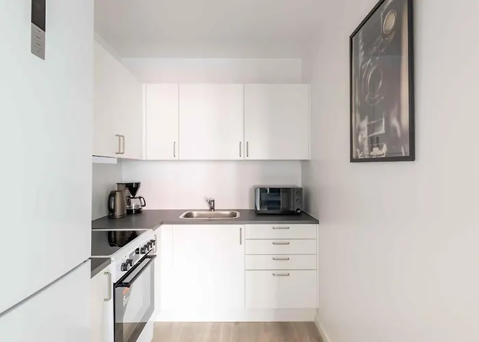 Lägenhet Lovely In Vibrant Area Of *