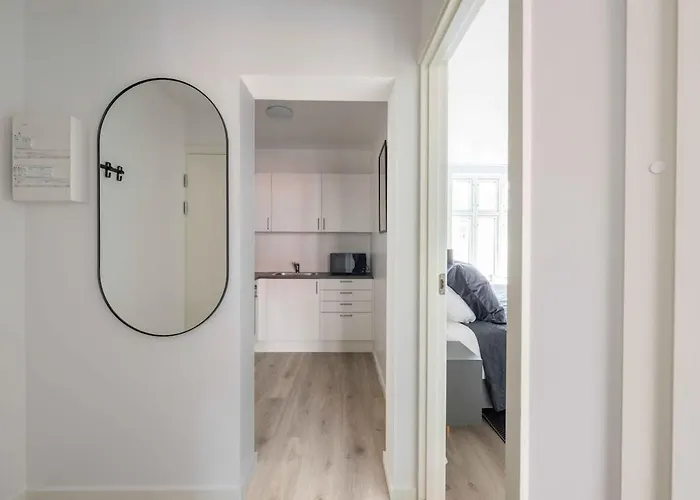 Lovely In Vibrant Area Of